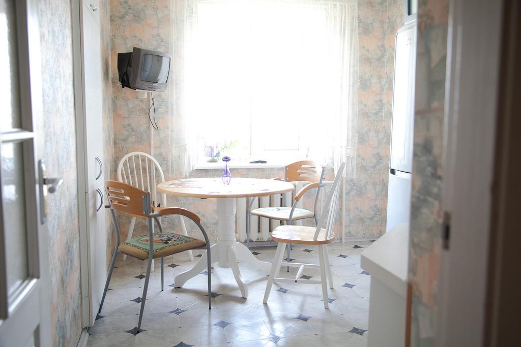 Poznyaky Apartments キエフ 部屋 写真